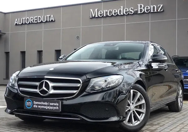 mazowieckie Mercedes-Benz Klasa E cena 119900 przebieg: 91465, rok produkcji 2017 z Pakość